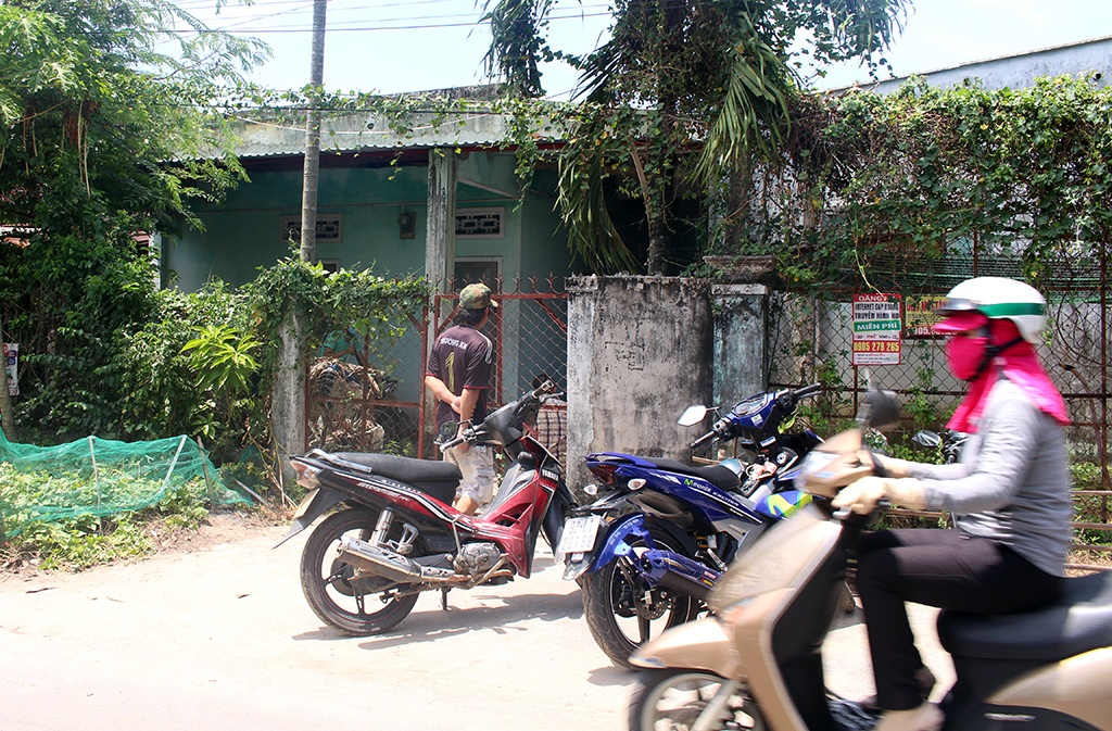 Nam 9X tu vong trong nha tro khoa trai cua hinh anh