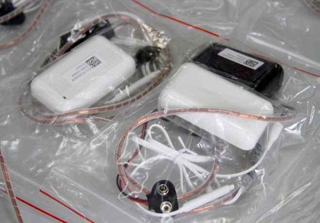 Thi sinh bi dinh chi vi mang camera sieu nho vao phong thi hinh anh