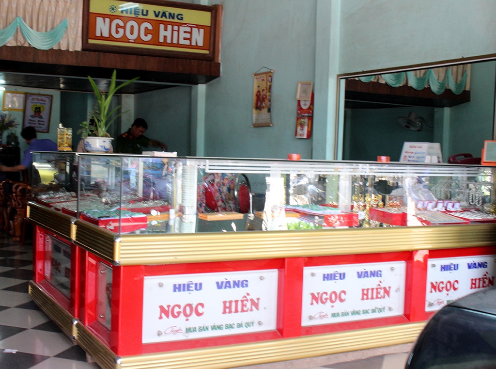 Chu tiem vang bao bi mat hon 500 trieu luc rang sang hinh anh