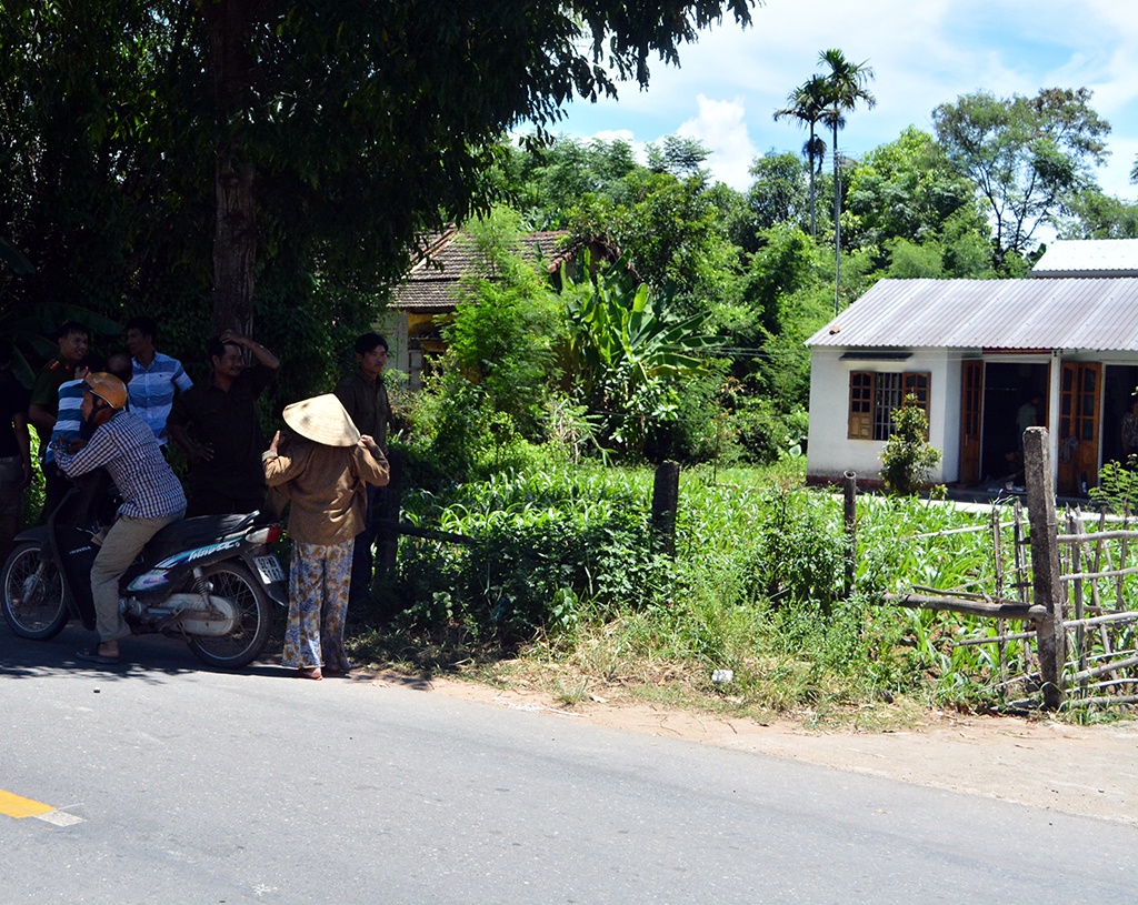 Cuoc nham goc mai, nguoi lam vuon bi dam thau tim hinh anh