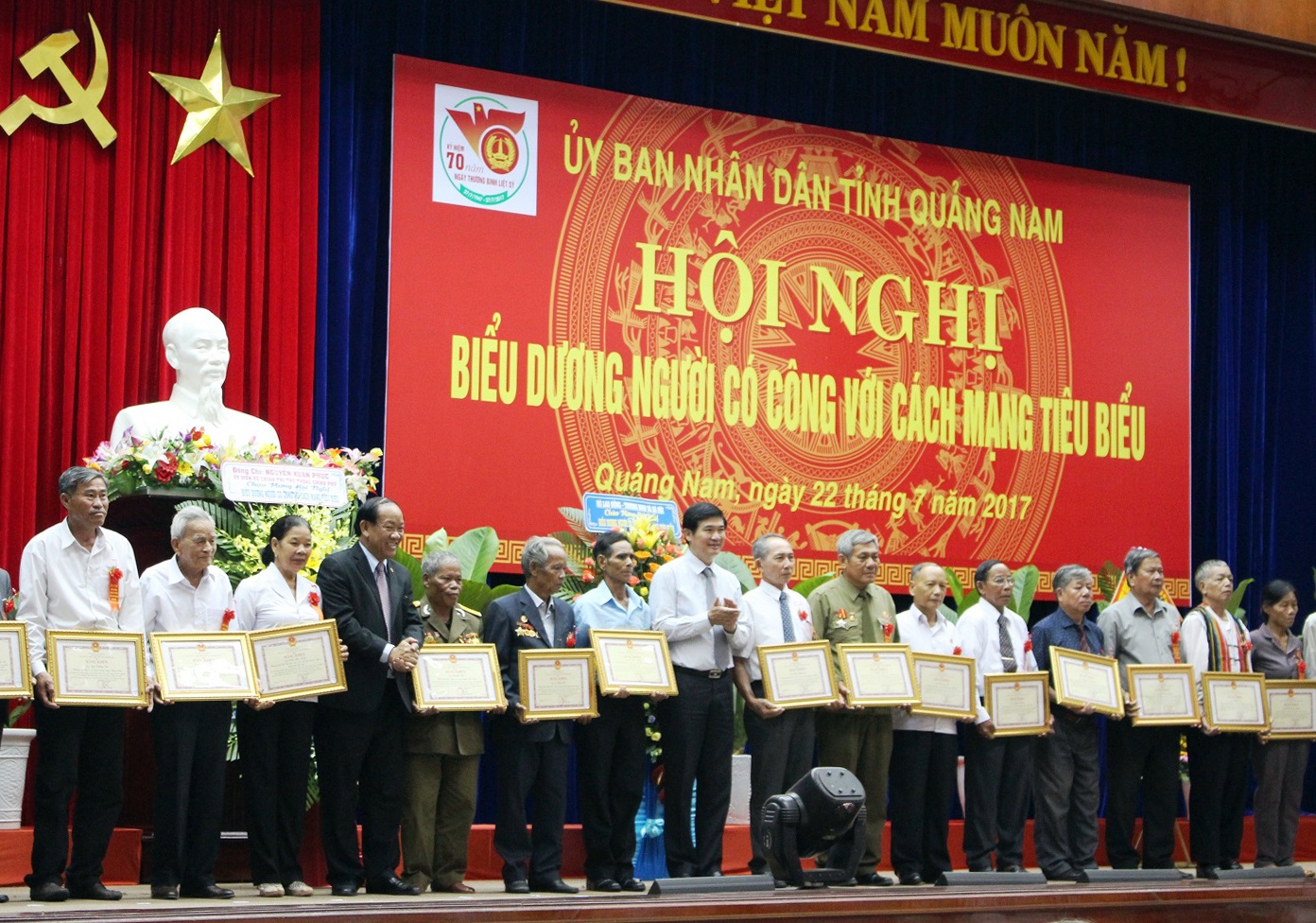 Thủ tướng Nguyễn Xuân Phúc về thăm Quảng Nam ảnh 2 Thu tuong Nguyen Xuan Phuc ve tham Quang Nam anh 2