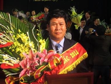 Hieu truong dung tien ngan sach de 'mua' danh hinh anh