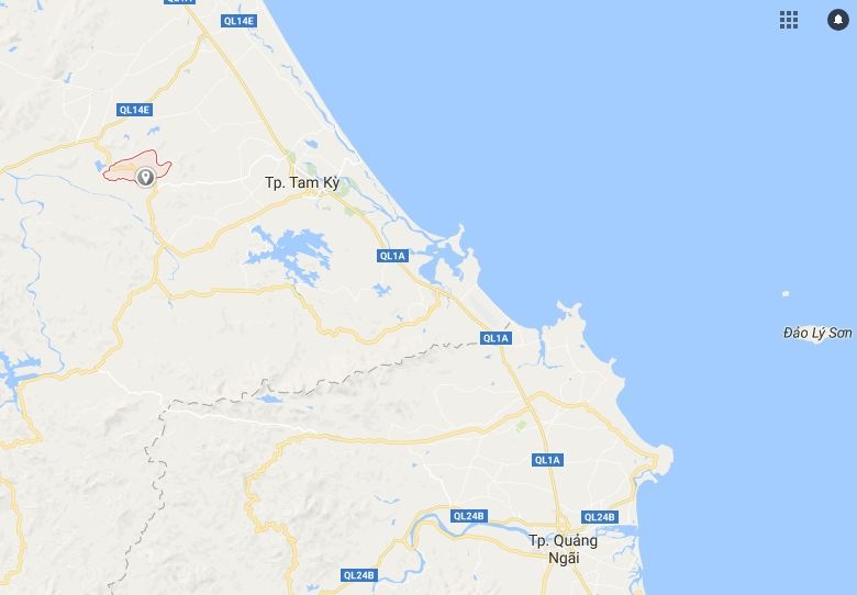 Dao dat phat hien 3 qua bom trong vuon nha anh 2