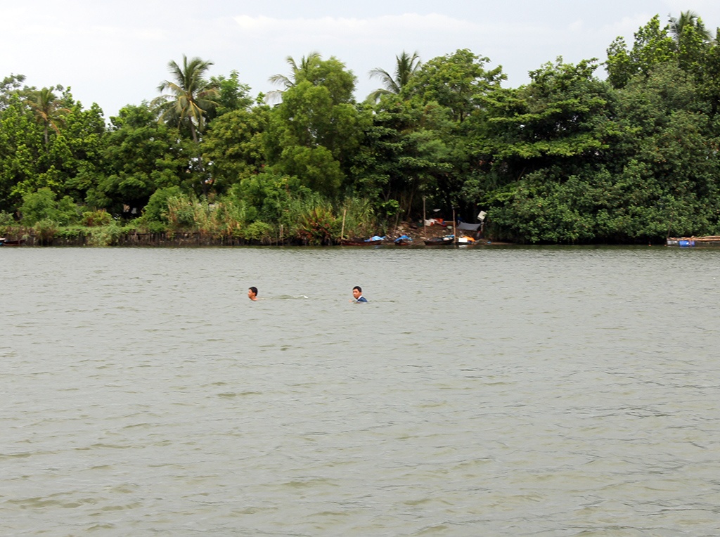 Tam song Truong Giang, nam sinh lop 9 duoi nuoc hinh anh