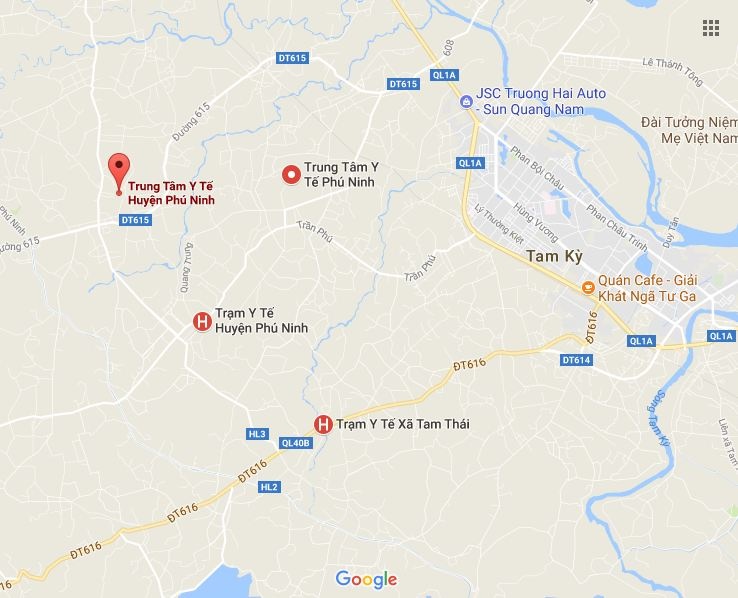 Nhom thanh nien vao Trung tam y te danh nhau anh 2