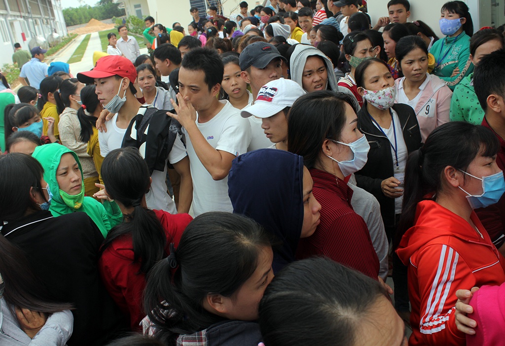 Hon 500 cong nhan det may dinh cong hinh anh