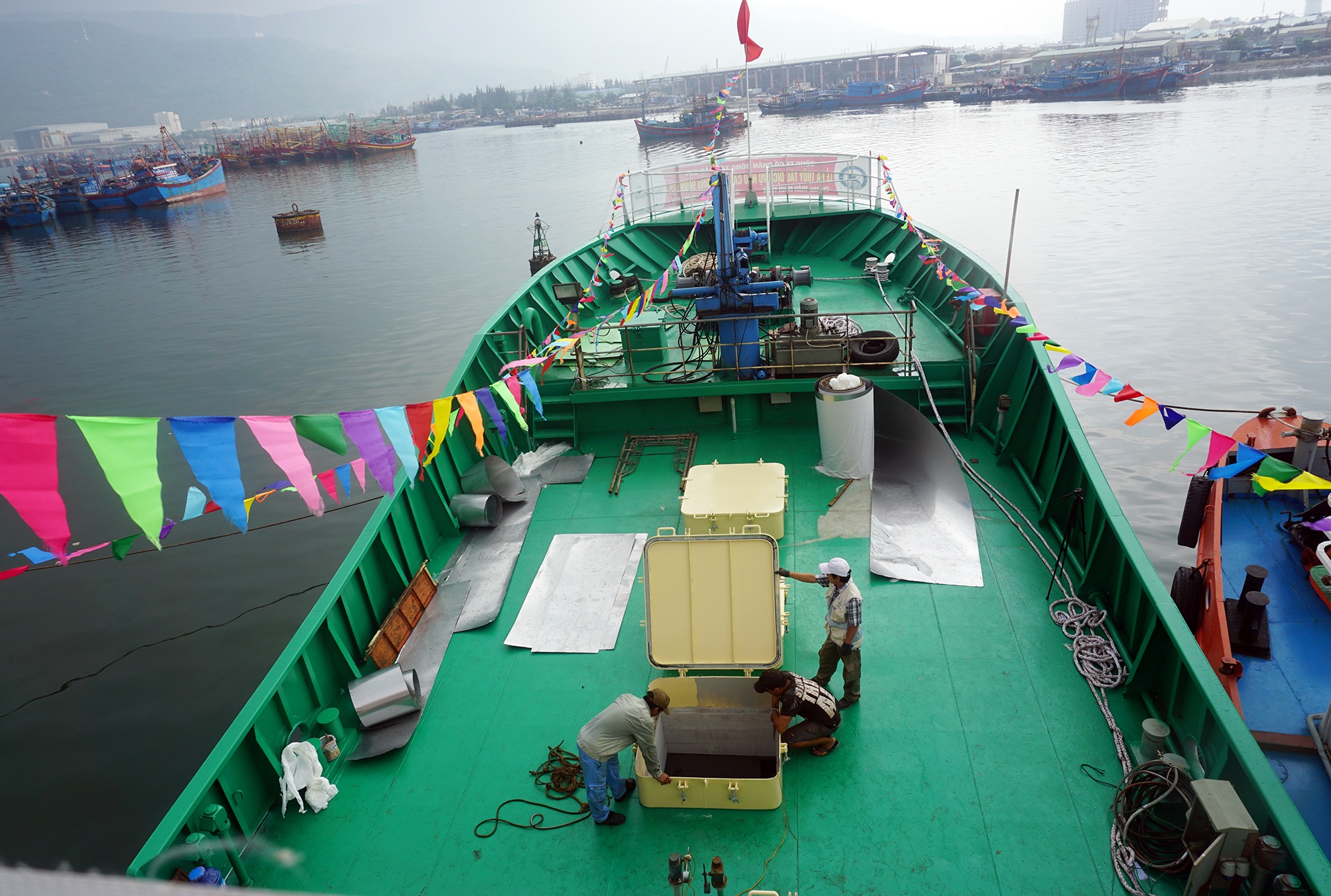 Tau vo thep lon nhat mien Trung anh 10