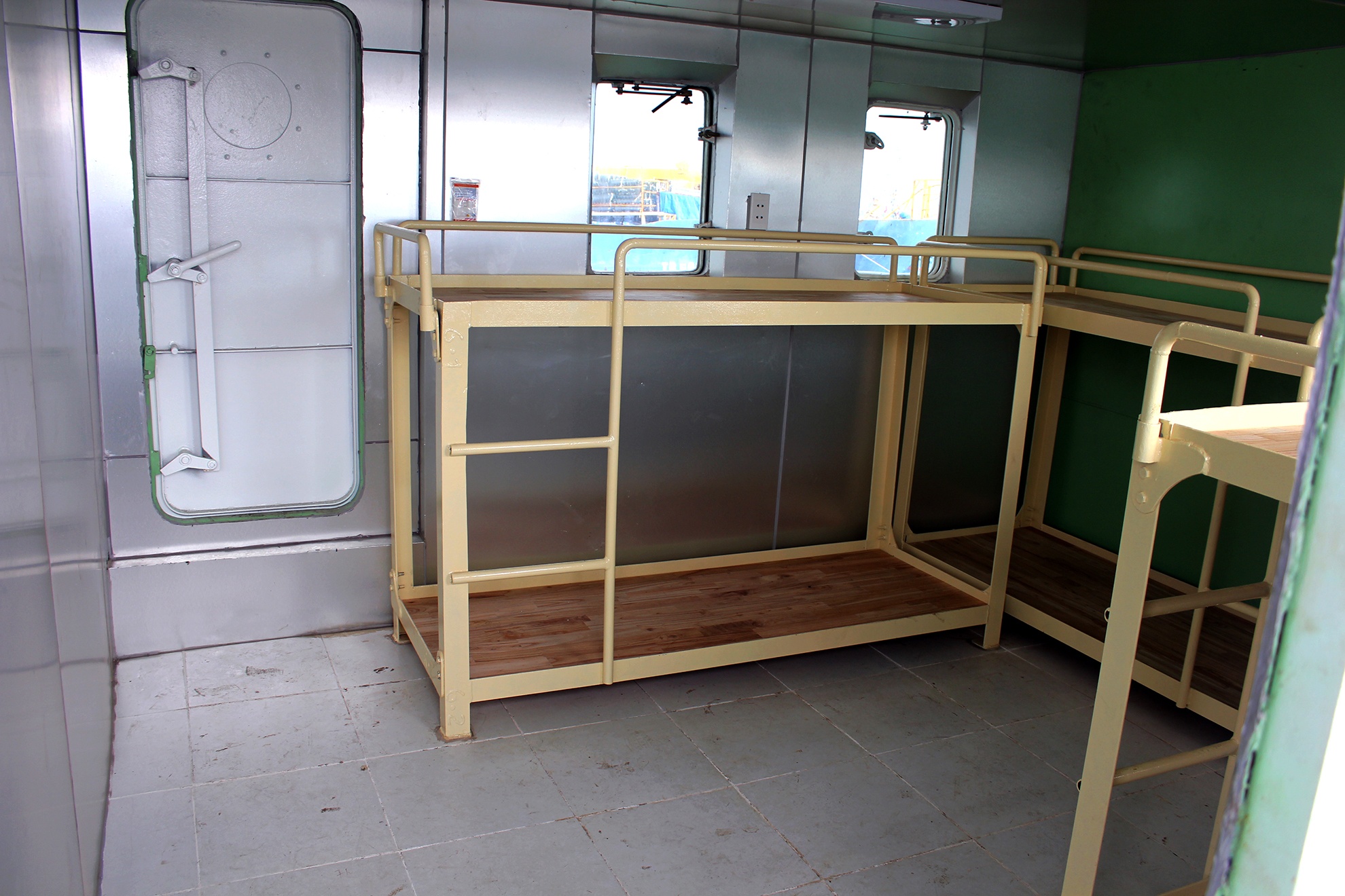 Tau vo thep lon nhat mien Trung anh 11