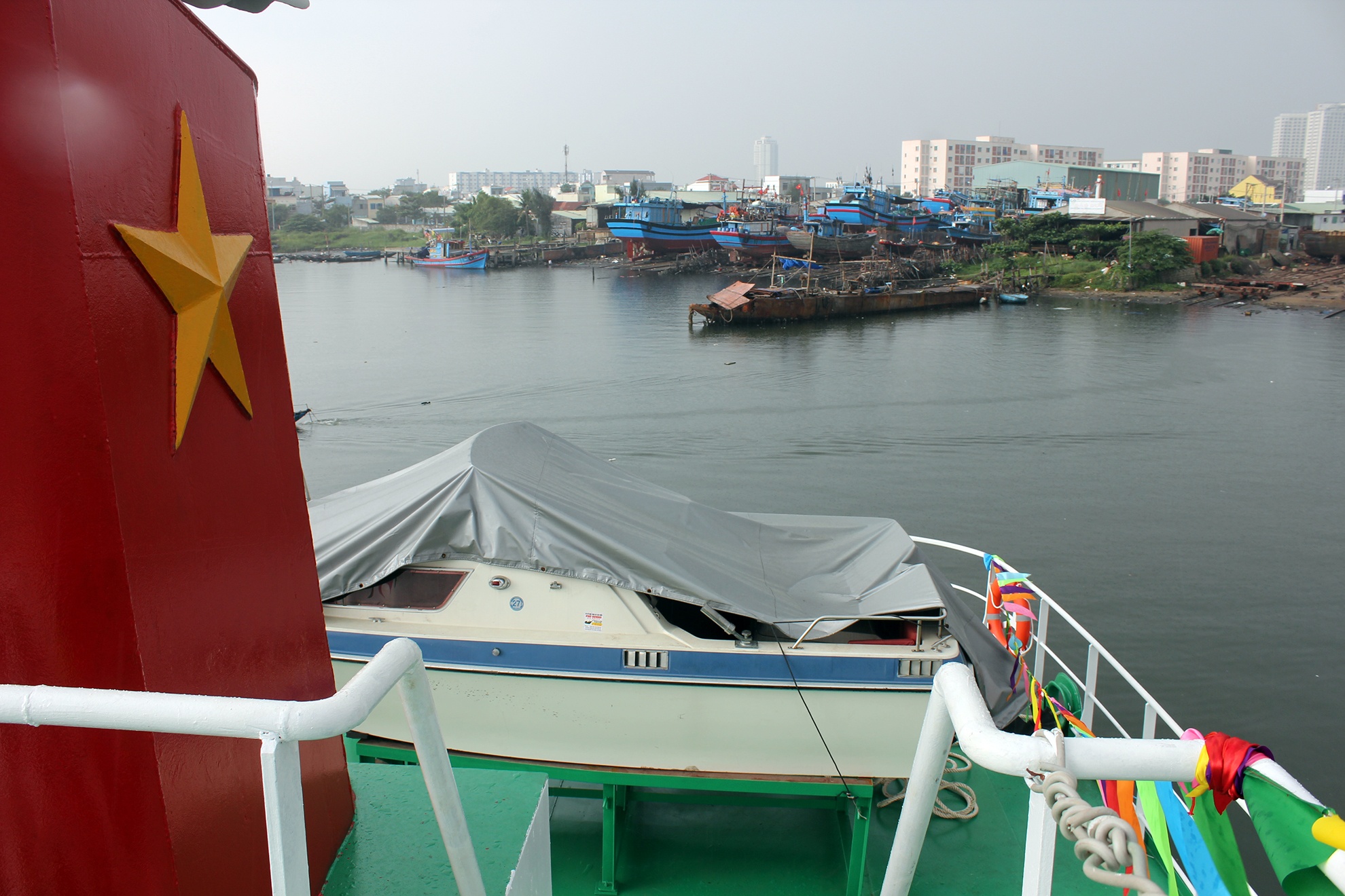 Tau vo thep lon nhat mien Trung anh 7