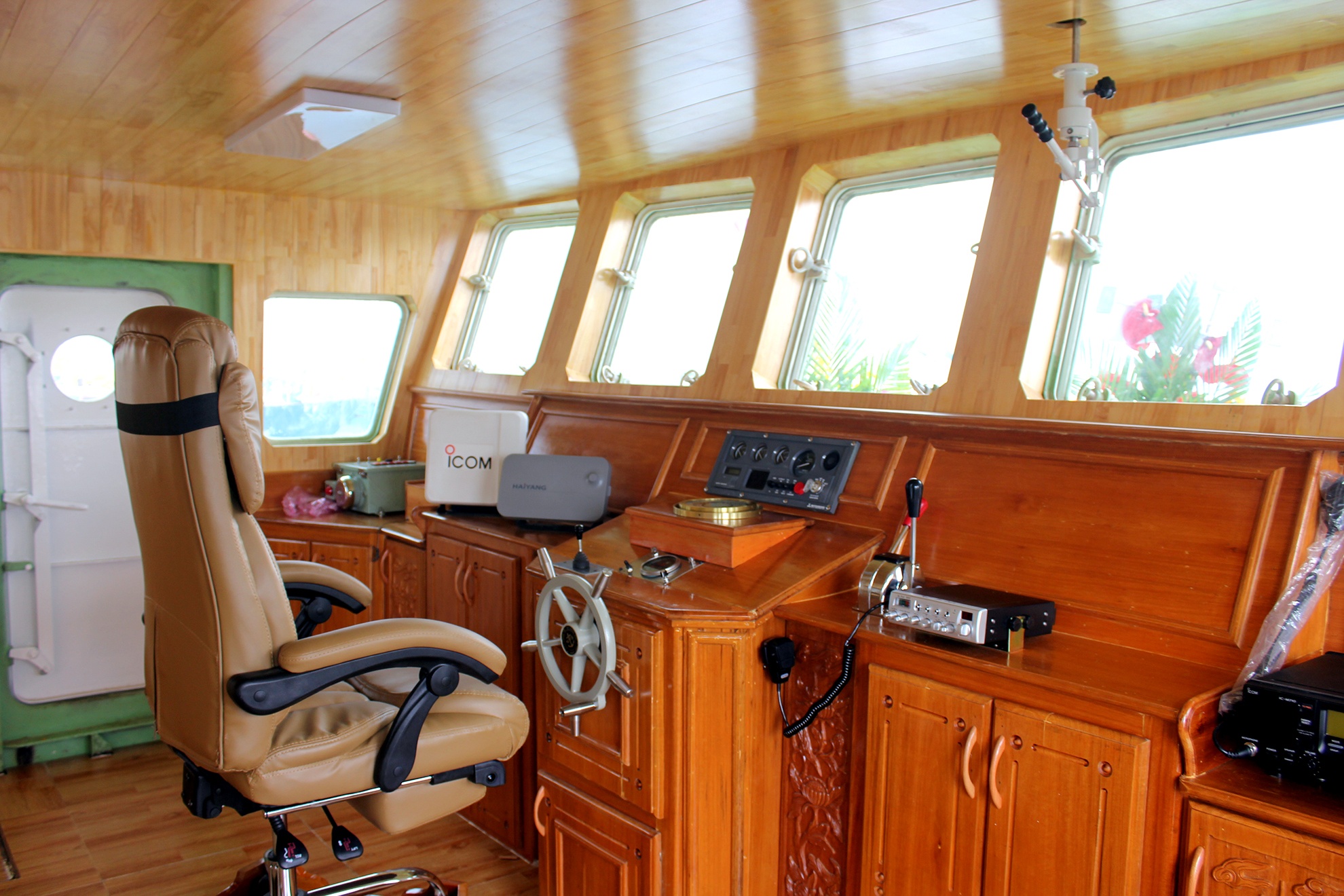 Tau vo thep lon nhat mien Trung anh 8