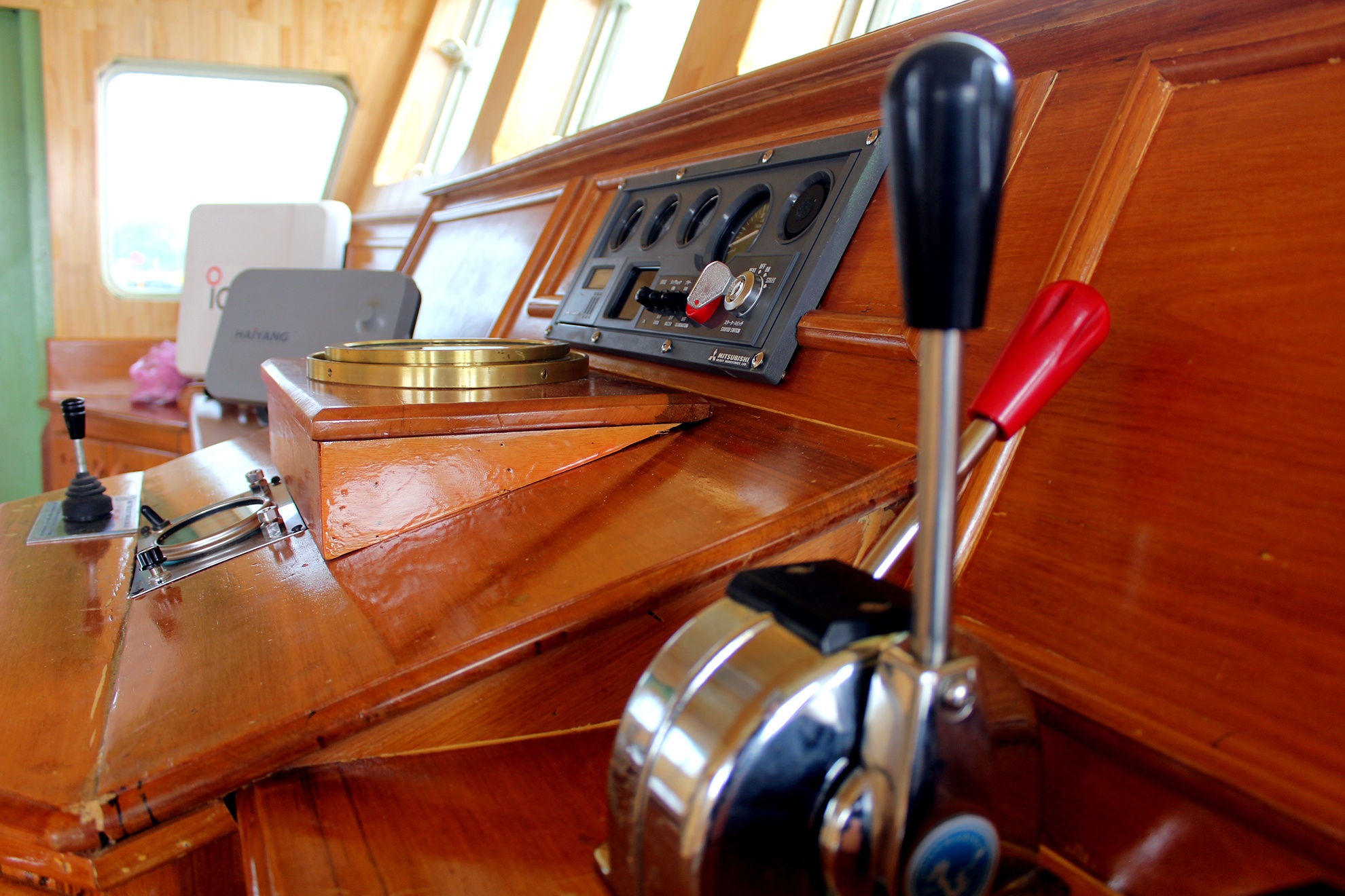 Ben trong tau vo thep lon nhat mien Trung hinh anh