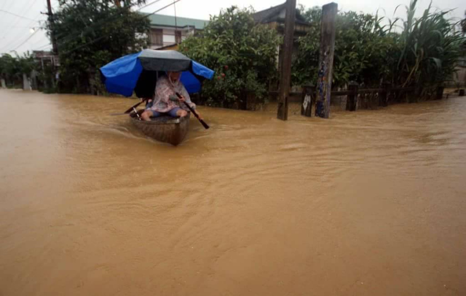 3 nguoi chet,  4 nguoi mat tich do mua lu o Quang Nam anh 1