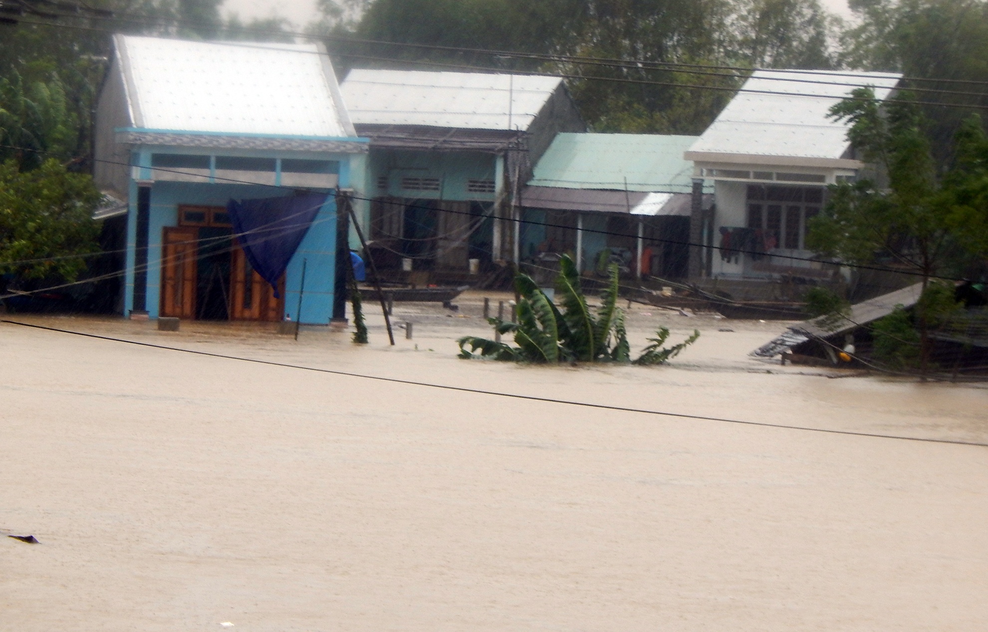 Thuy dien tiep tuc xa lu, Quang Nam ngap sau hinh anh