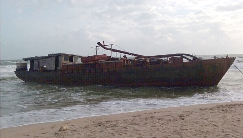 Tàu chữ Trung Quốc dạt bờ ảnh 1 Tau chu Trung Quoc dat bo anh 1