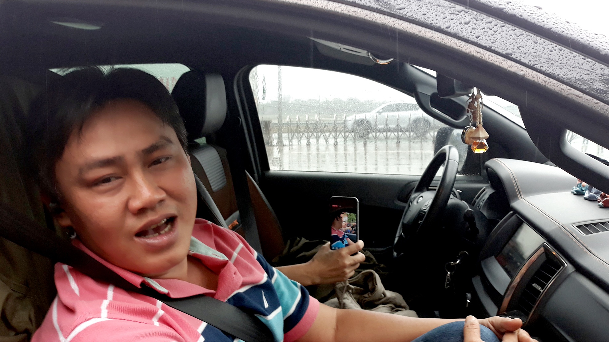 Tai xe phan doi qua tram thu phi Tam Ky anh 3