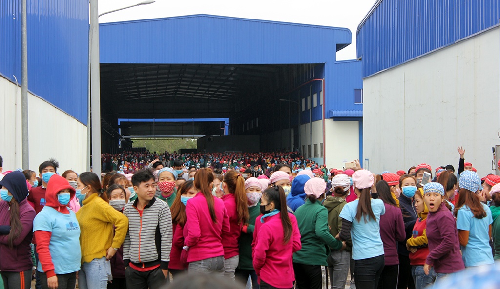 Hơn 6.000 công nhân đình công đòi quyền lợi ảnh 1 Hon 6.000 cong nhan dinh cong doi quyen loi anh 1