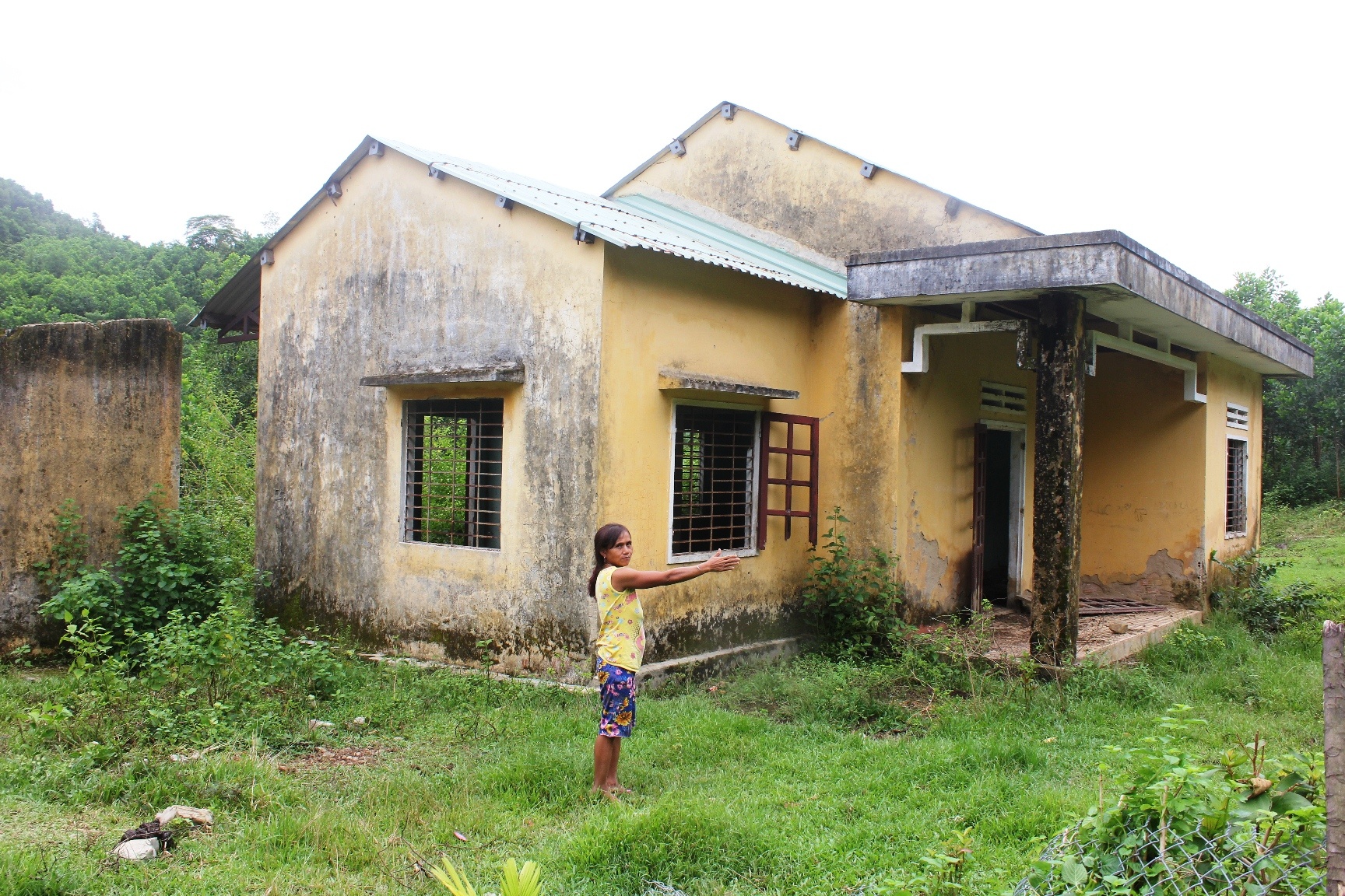 Gần 30 ngôi nhà nứt nẻ sau động đất ảnh 2 Gan 30 ngoi nha nut ne sau dong dat anh 2