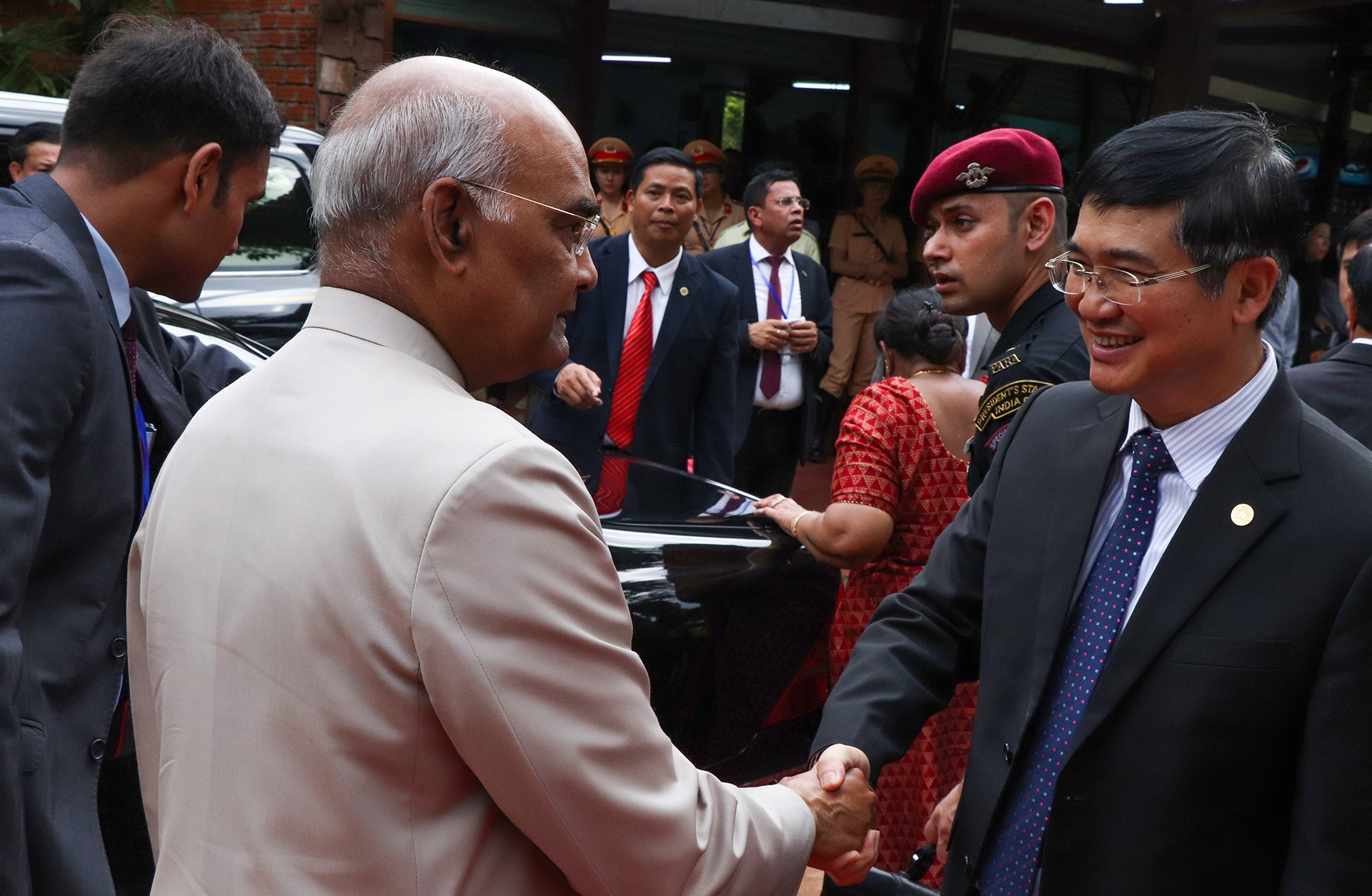 Tong thong An Do tham quan khu den thap My Son hinh anh