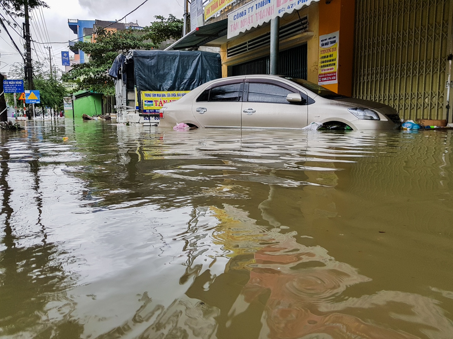 Thanh pho Tam Ky chim trong bien nuoc hinh anh