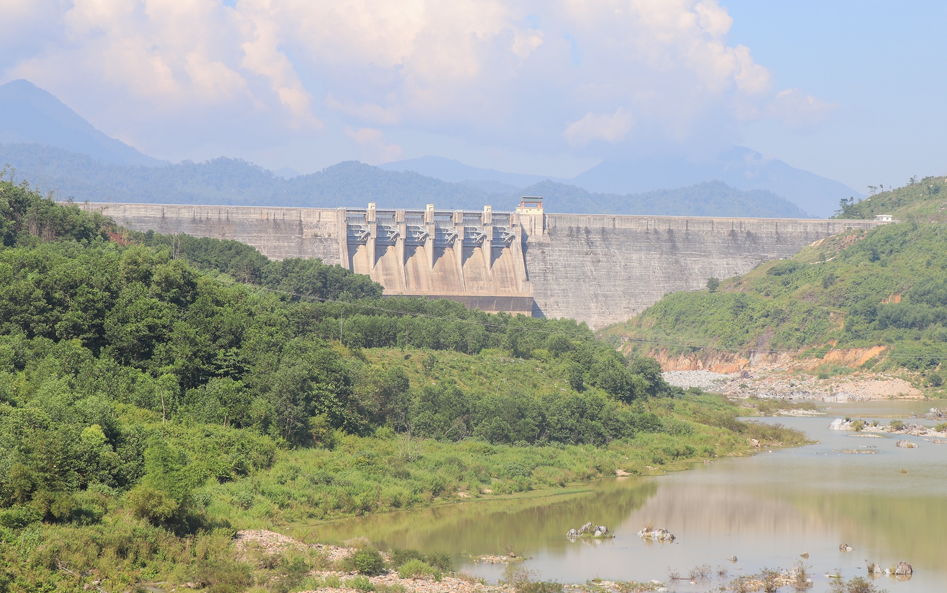 Ha du Quang Nam ngap sau, thuong nguon thieu nuoc hinh anh