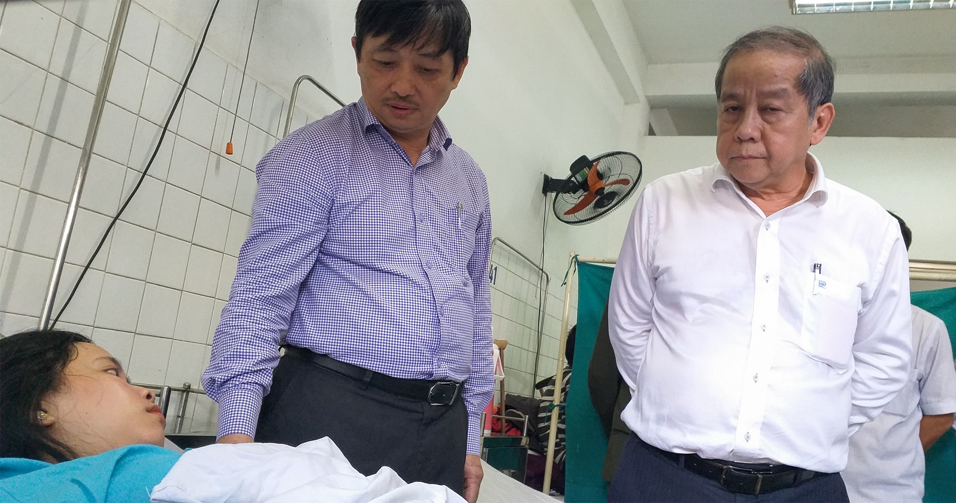 Loi ke nguoi cuu nan nhan lat xe khach o deo Hai Van anh 2