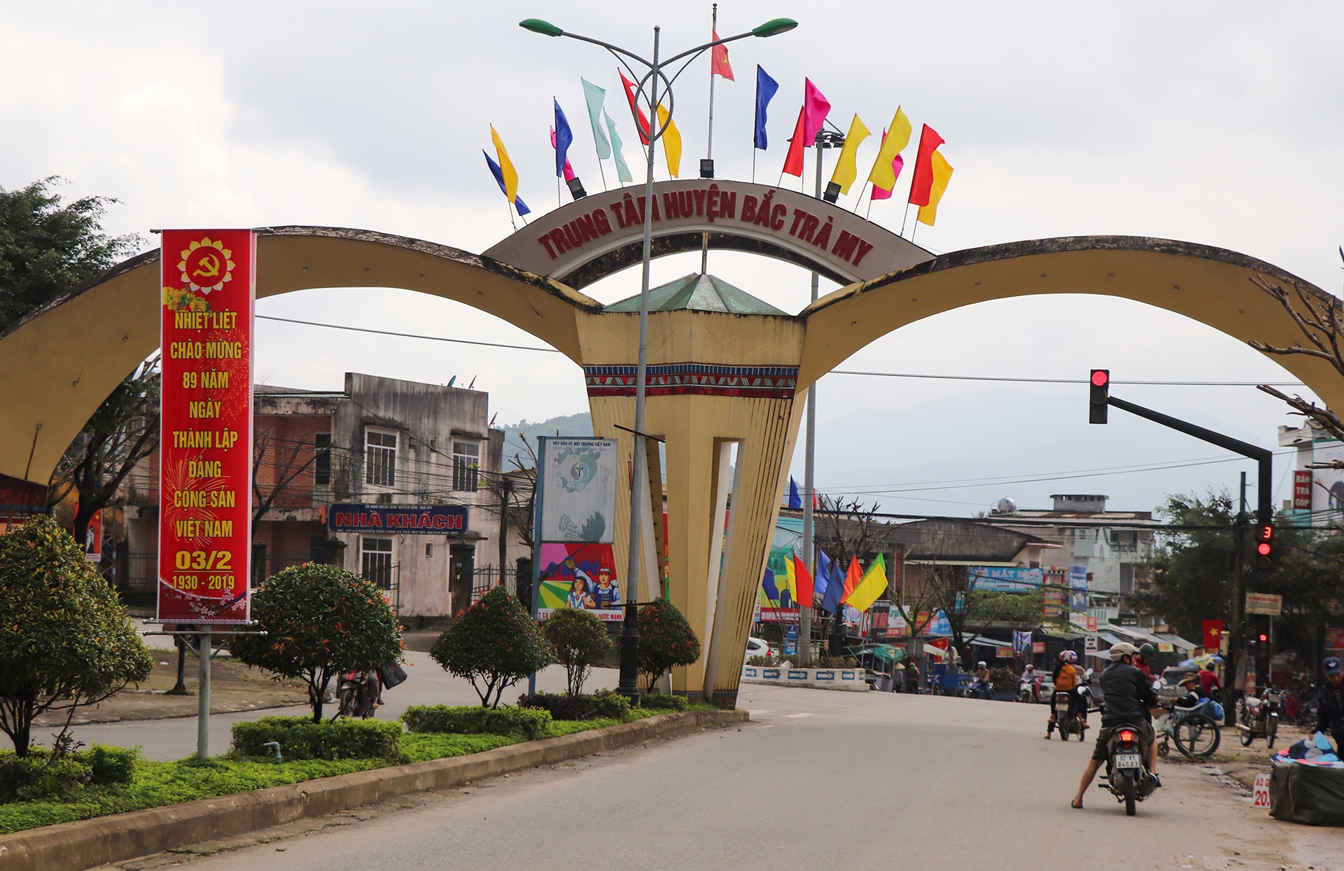 Chinh quyen giai thich vu khen thuong 15.000 dong cho nguoi hien dat hinh anh