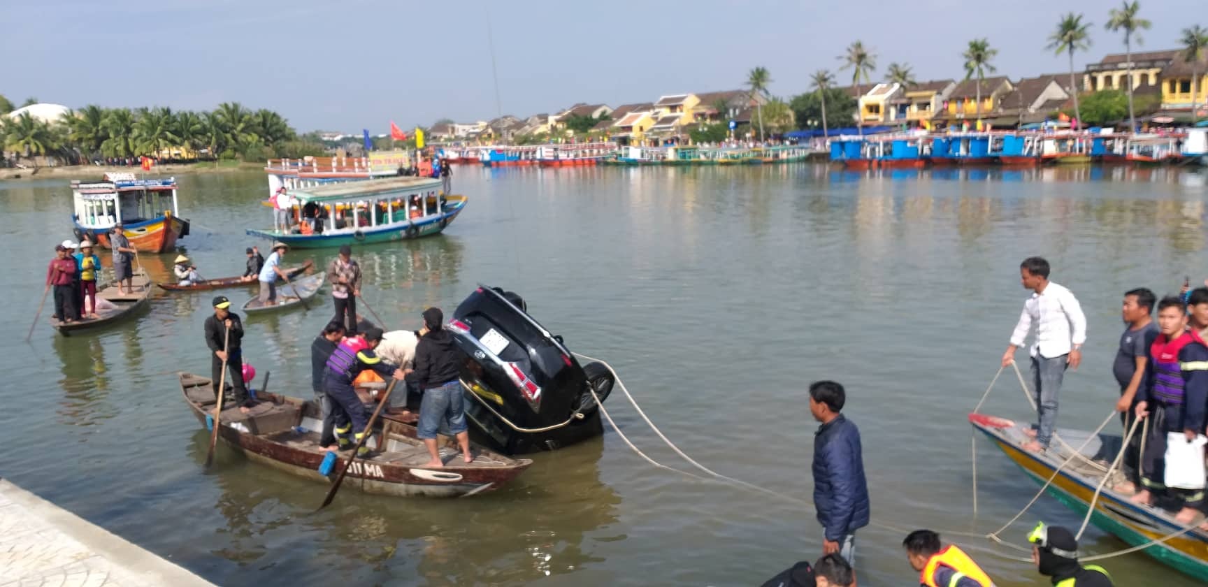 oto lao xuong song Thu Bon anh 2