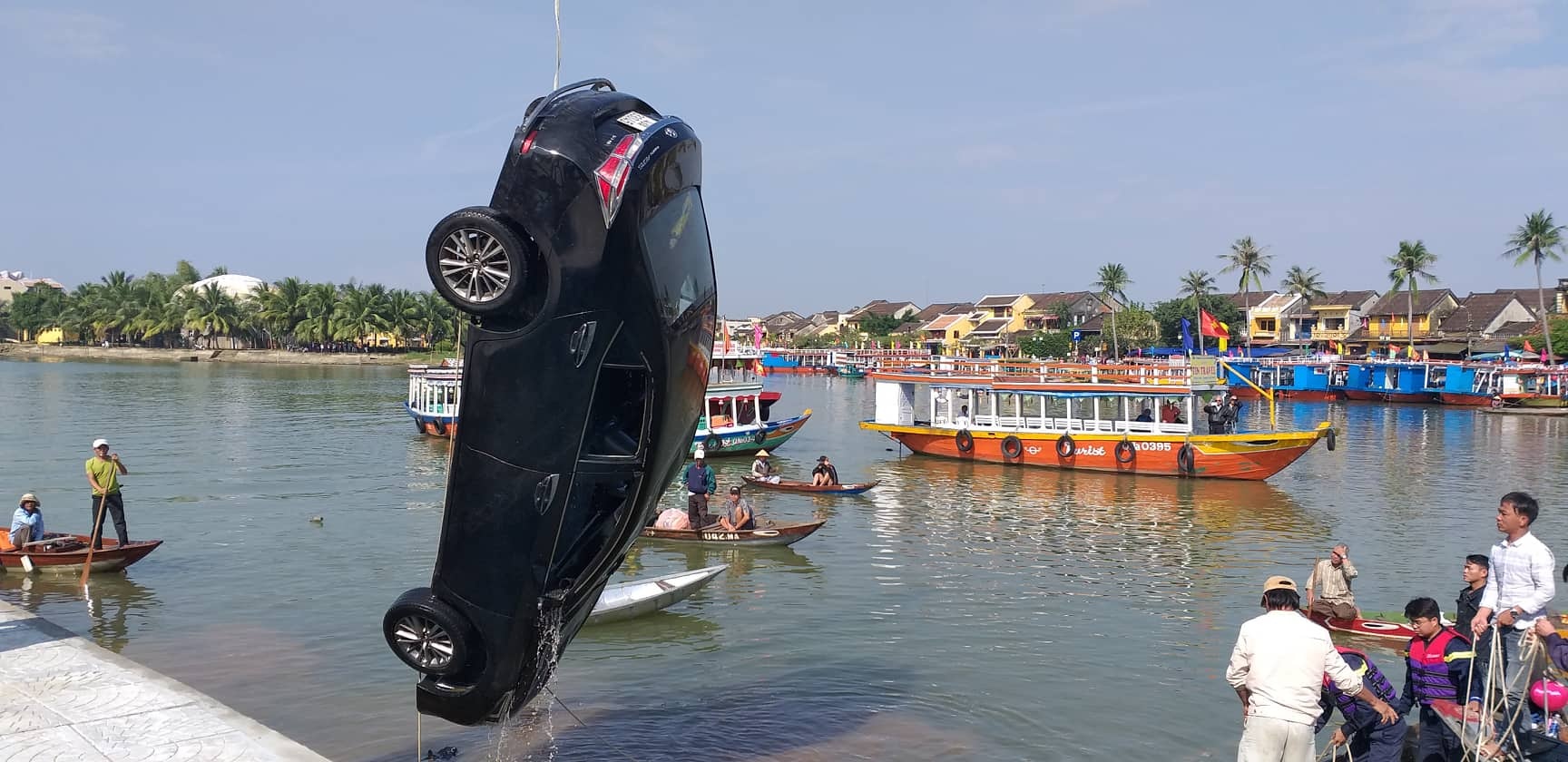 oto lao xuong song Thu Bon anh 3