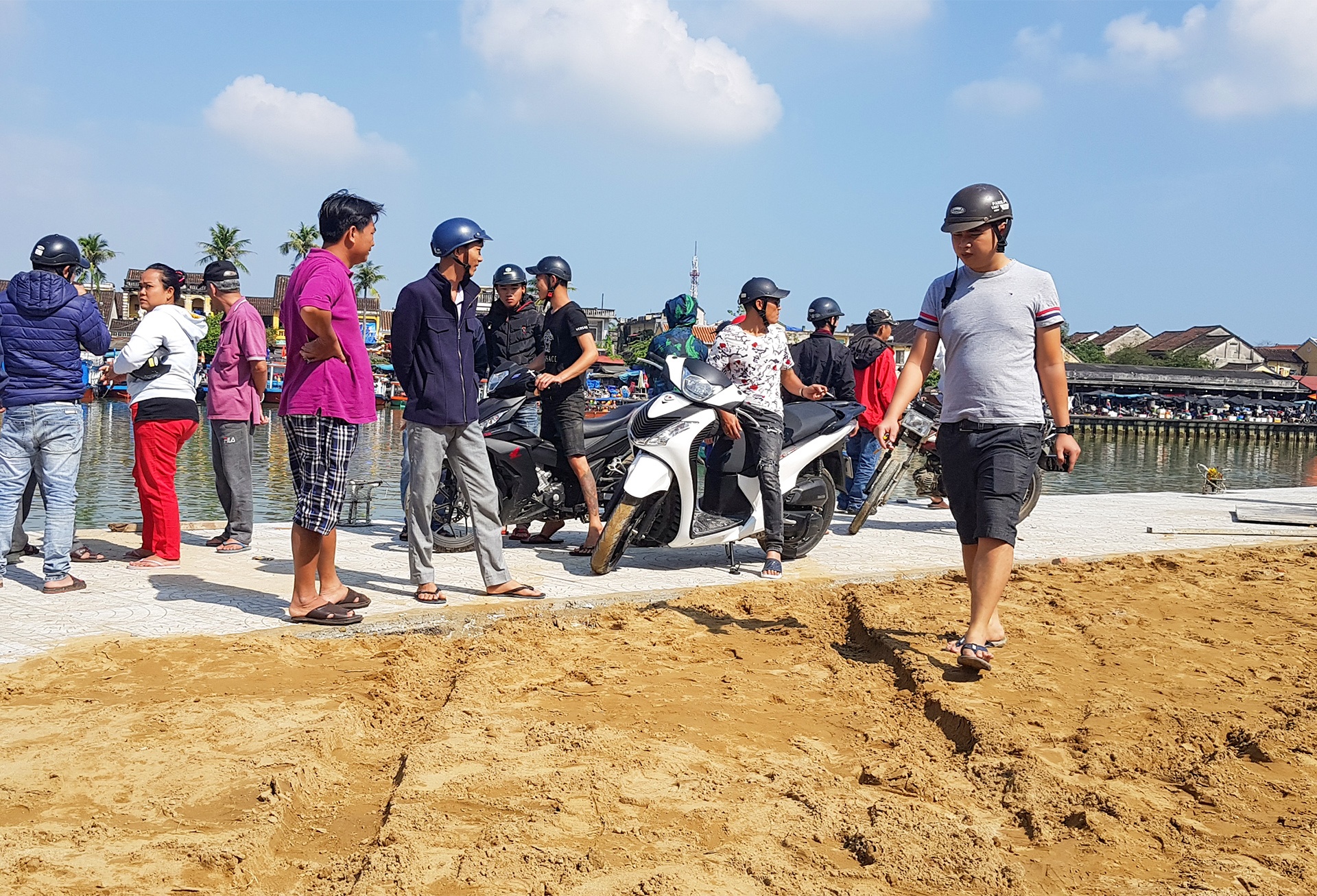 oto lao xuong song anh 1