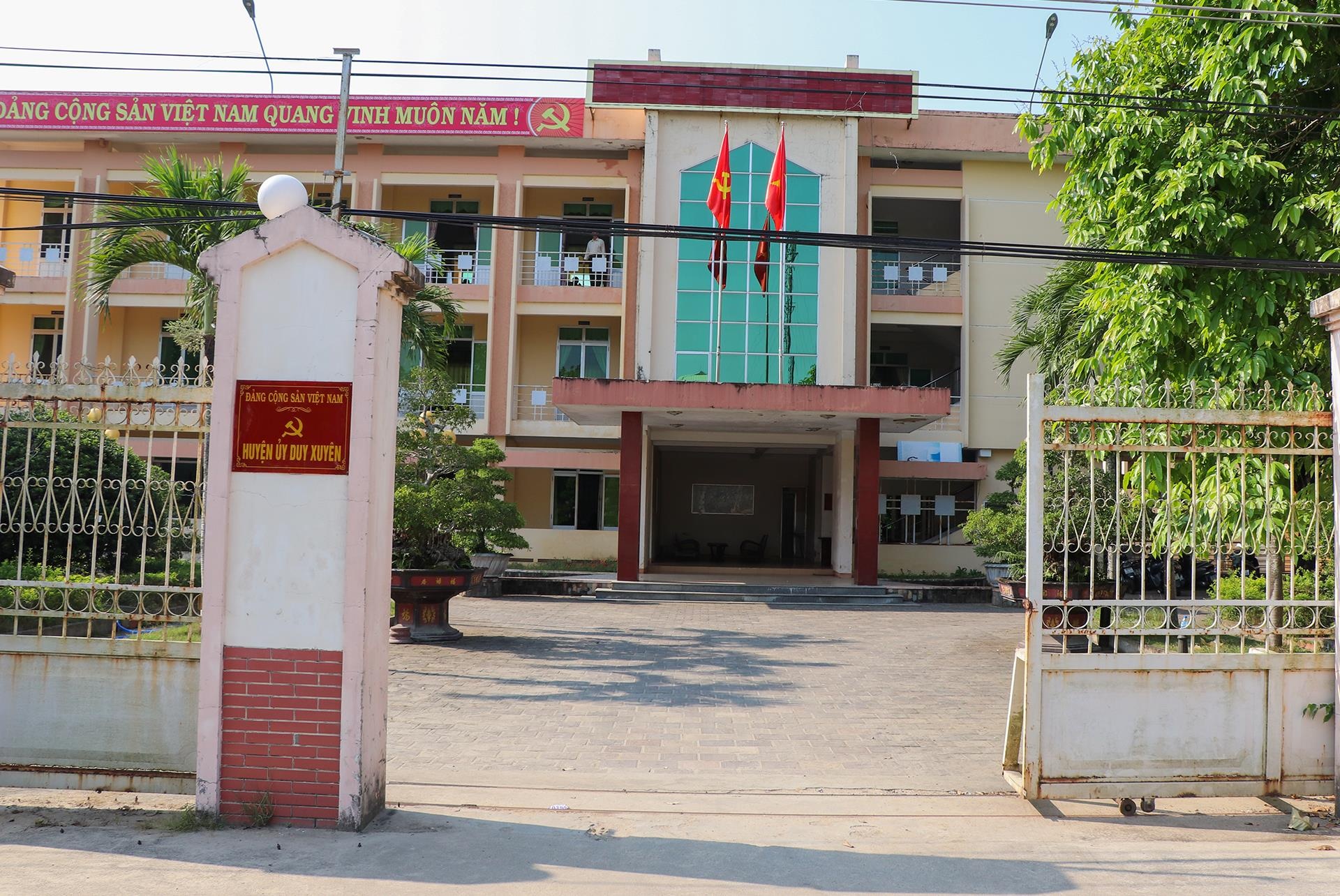 khiển trách Bí thư Huyện ủy ảnh 1 khien trach Bi thu Huyen uy anh 1