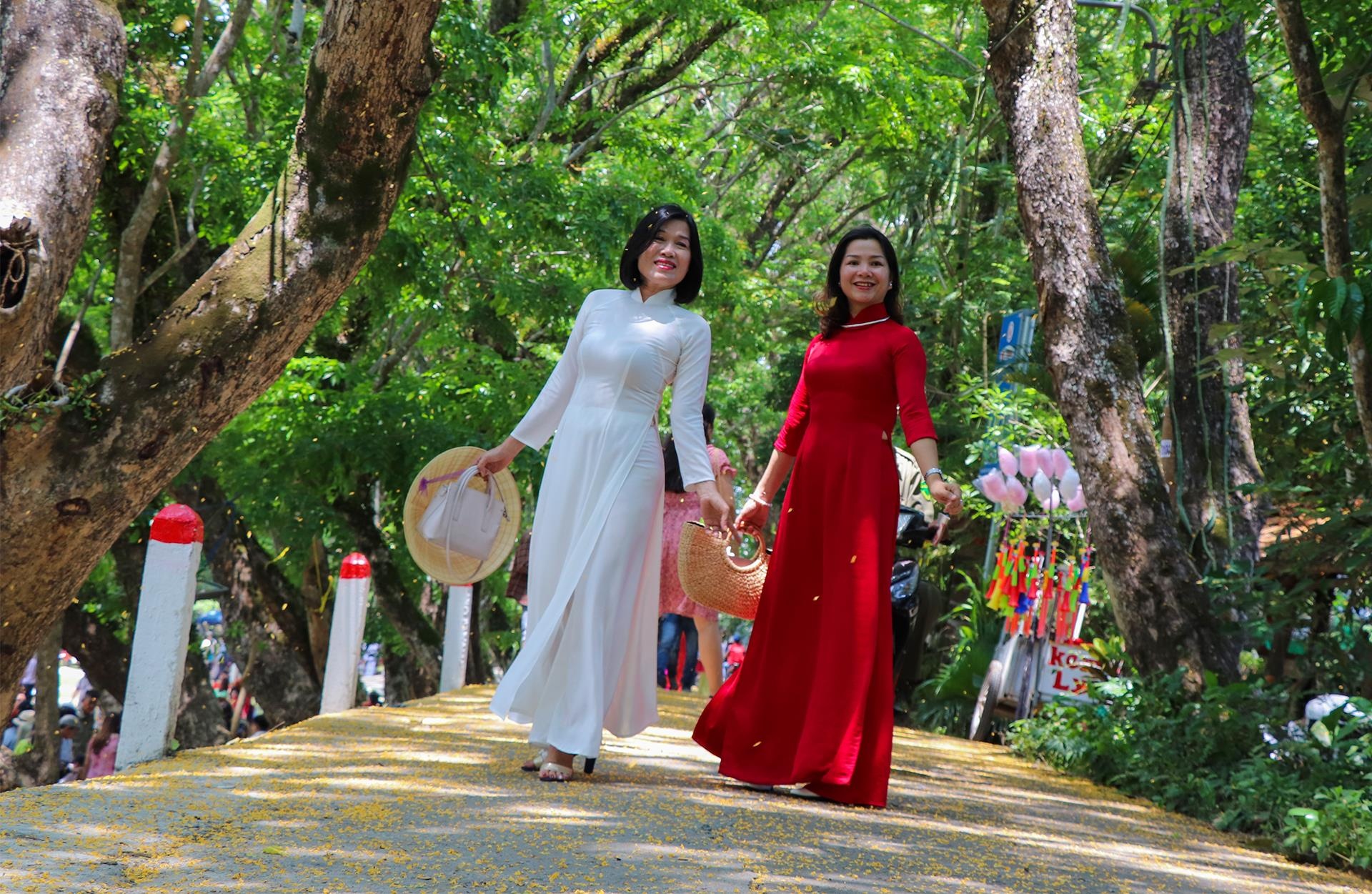 Tam Ky ruc vang sac hoa sua anh 6