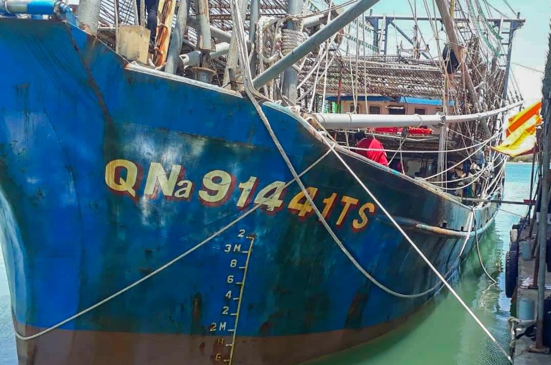 Ngu dan Quang Nam to bi tau Trung Quoc cuop hon 2 tan muc hinh anh