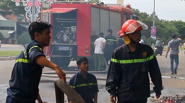 Hien truong vu chay khu chua go rong 1.000 m2 o Quang Nam hinh anh