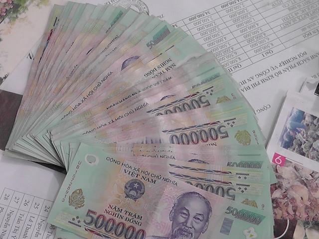 Dot kich rung cao su, bat giu 37 nguoi dang say sua choi xoc dia hinh anh