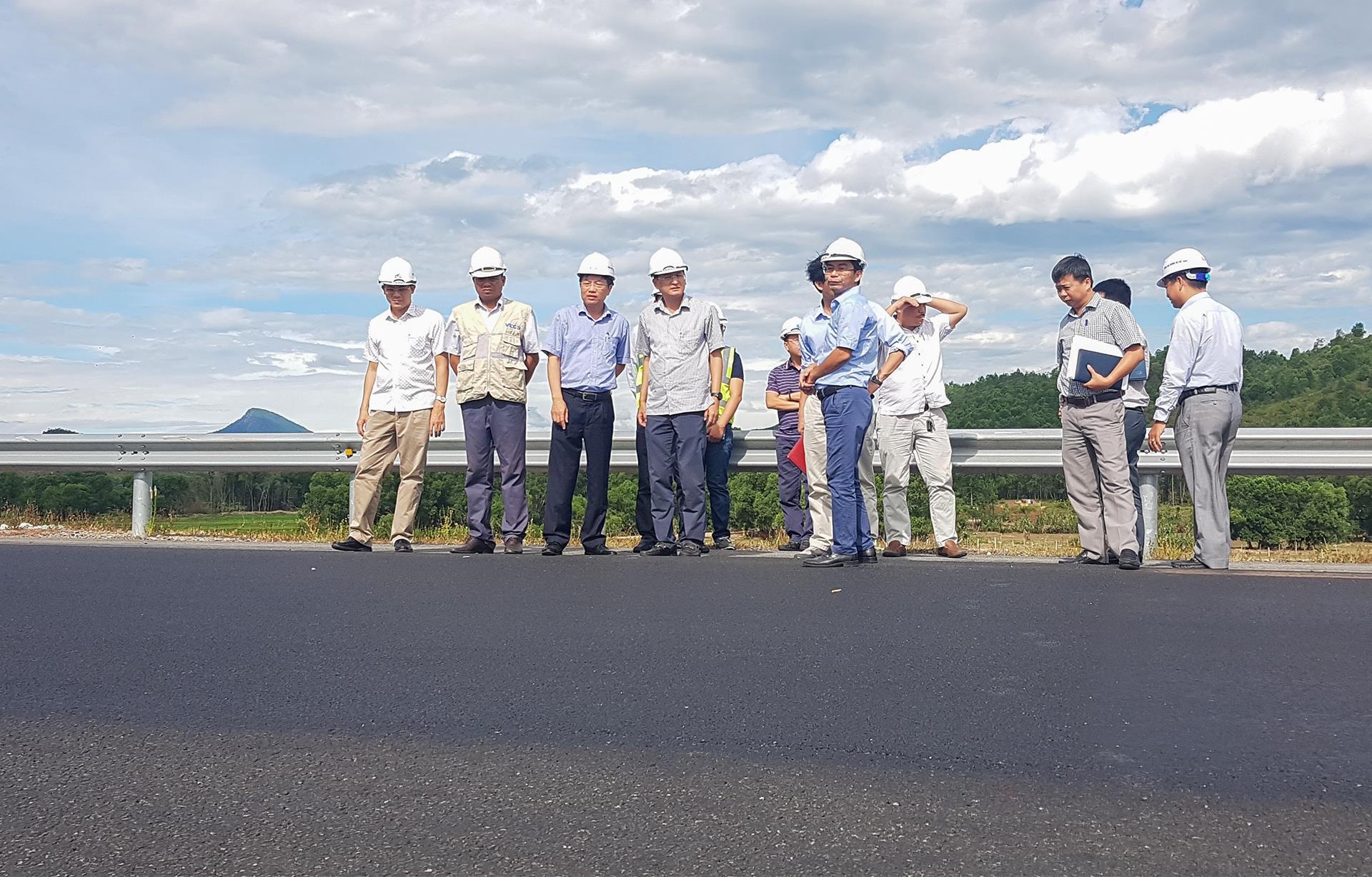 Cao toc Da Nang - Quang Ngai anh 1