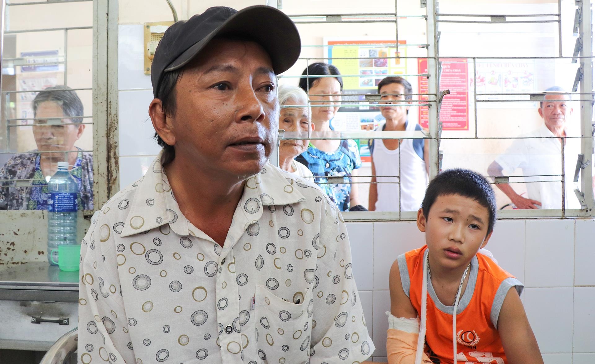 be trai bi cuop giua trua anh 1