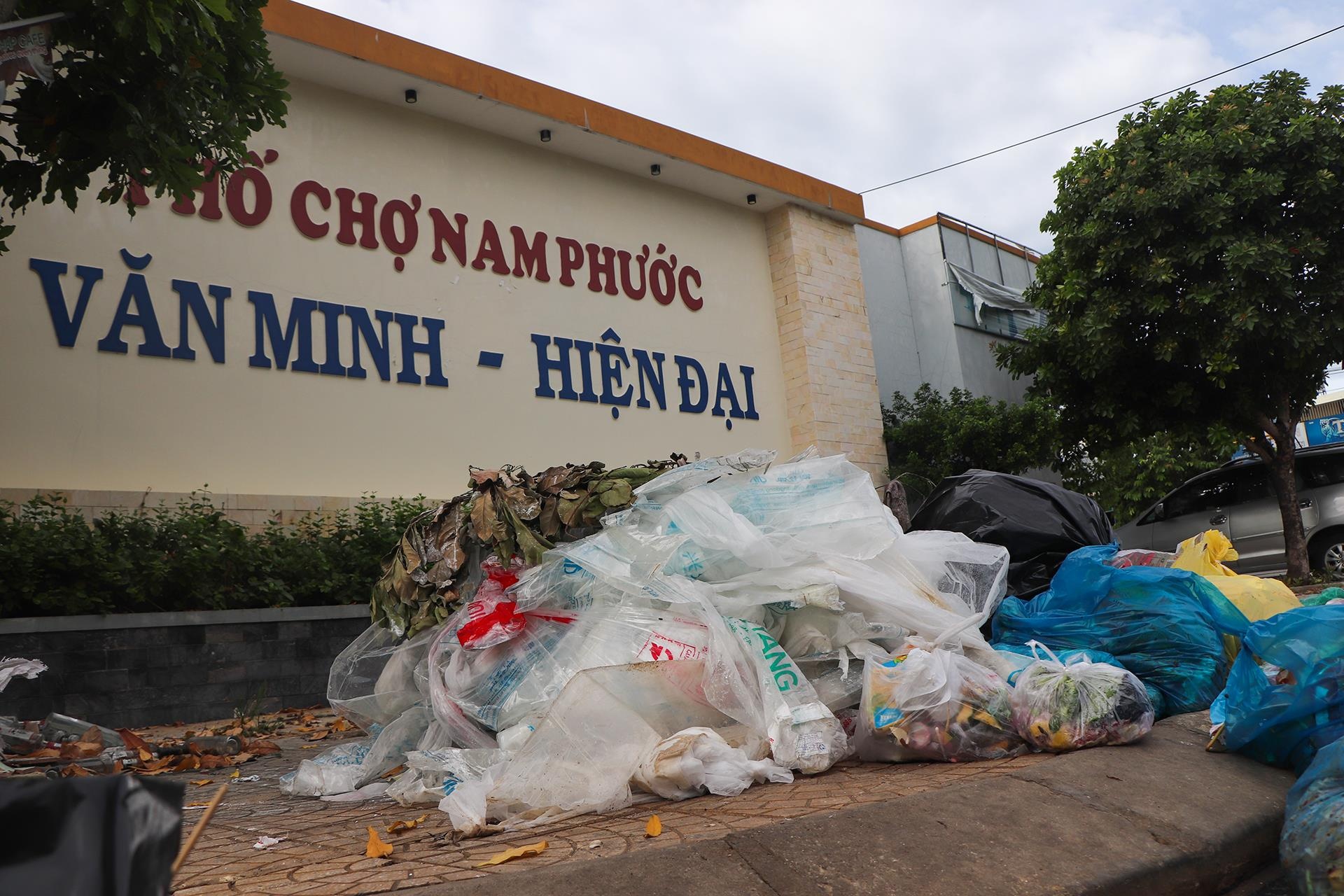 rac chat dong tren quoc lo 1 anh 5