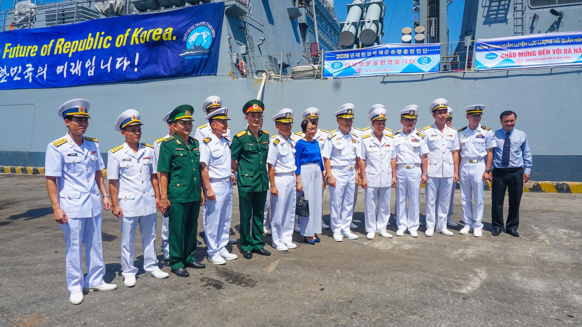 tàu hải quân Hàn Quốc thăm Việt Nam ảnh 2 tau hai quan Han Quoc tham Viet Nam anh 2