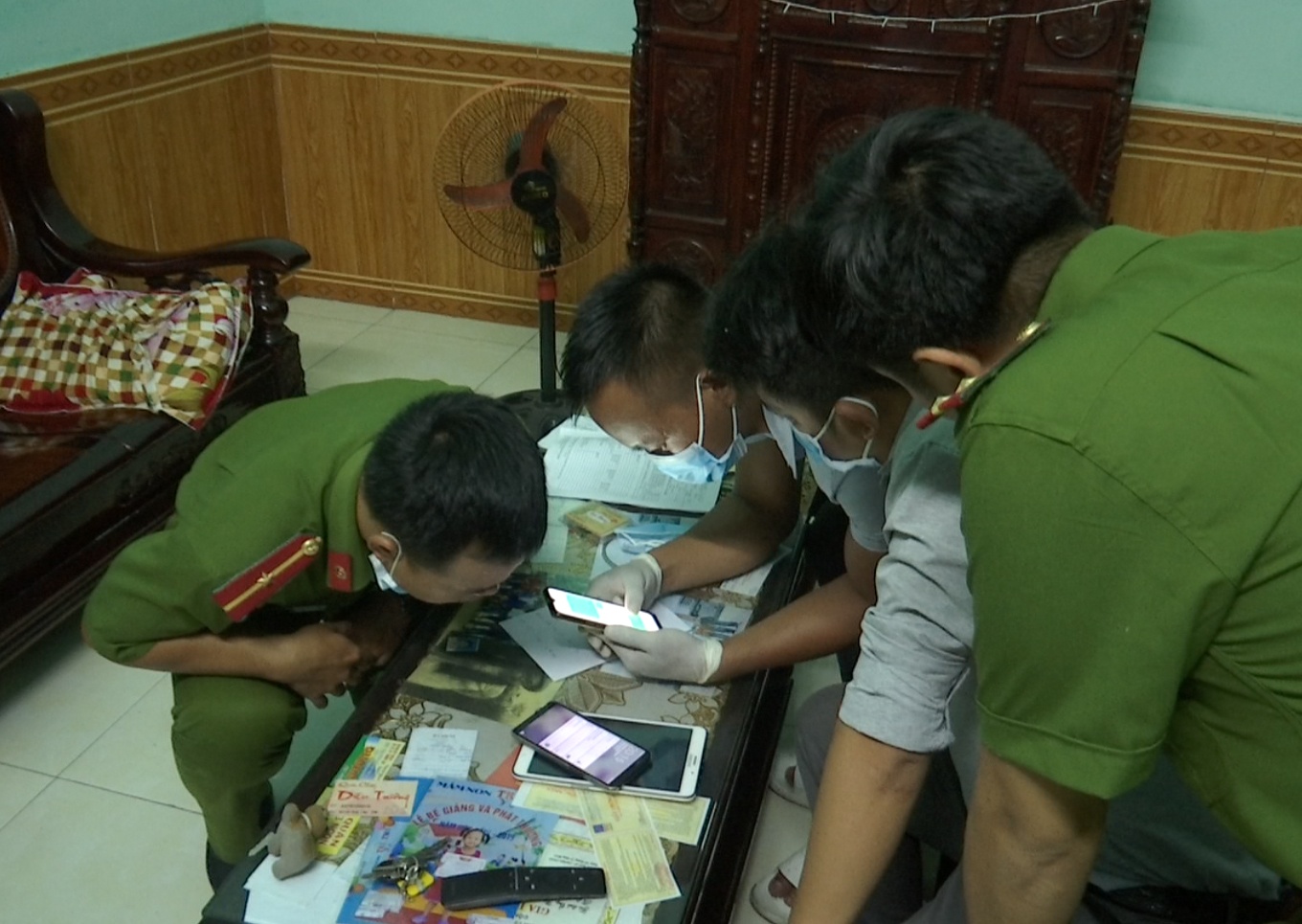 Nghi an nam thanh nien giet vo sap cuoi roi tu sat o Da Nang hinh anh