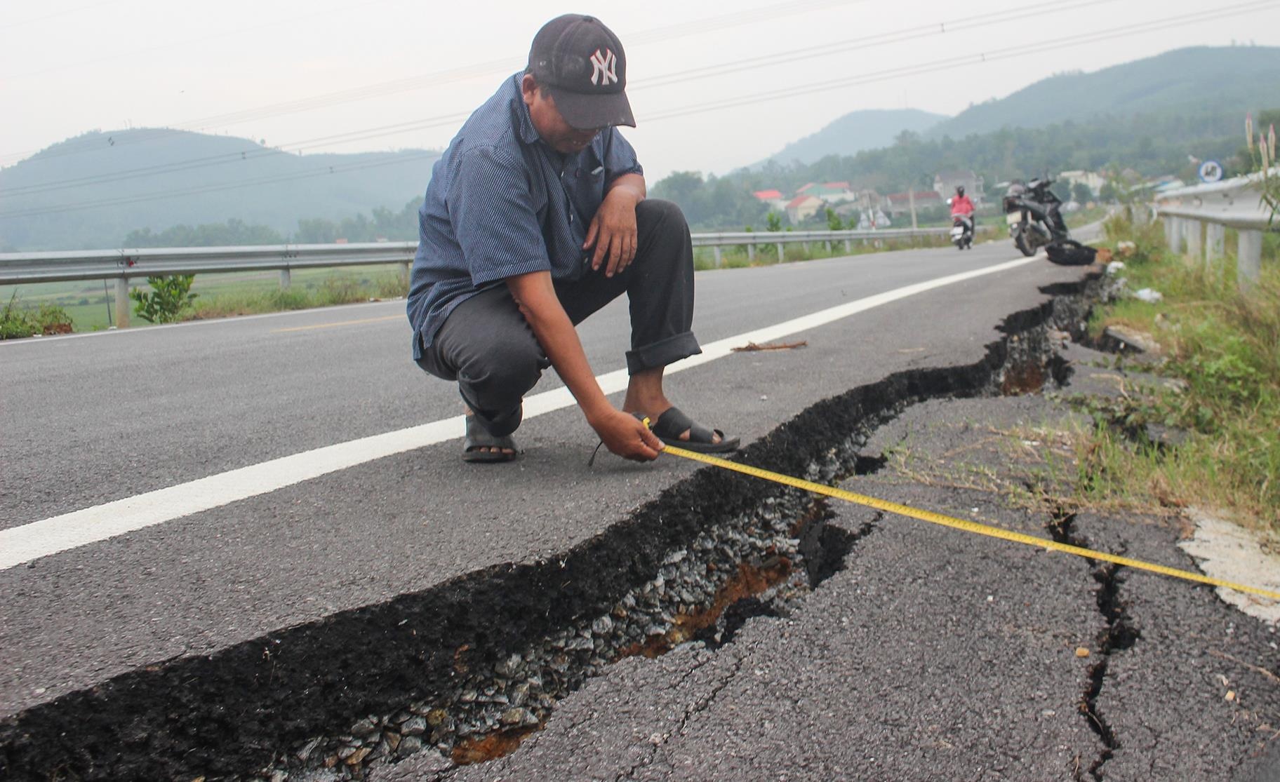 Duong dan cau vuot cao toc 34.500 ty nut toac hinh anh