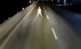 Khoa than dung mua truoc dau xe container hinh anh