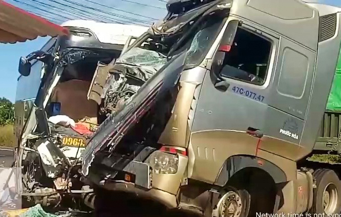 Xe container lan lan tong truc dien oto khach hinh anh