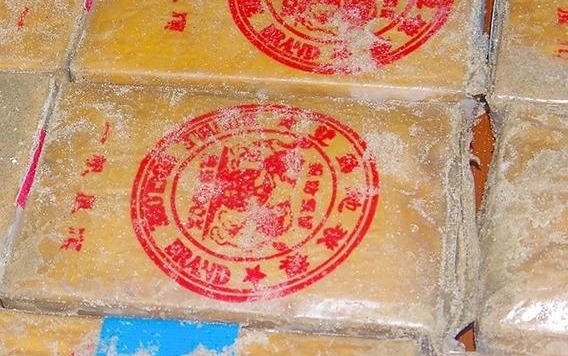 Hang chuc banh heroin co chu Trung Quoc dat vao bo bien hinh anh
