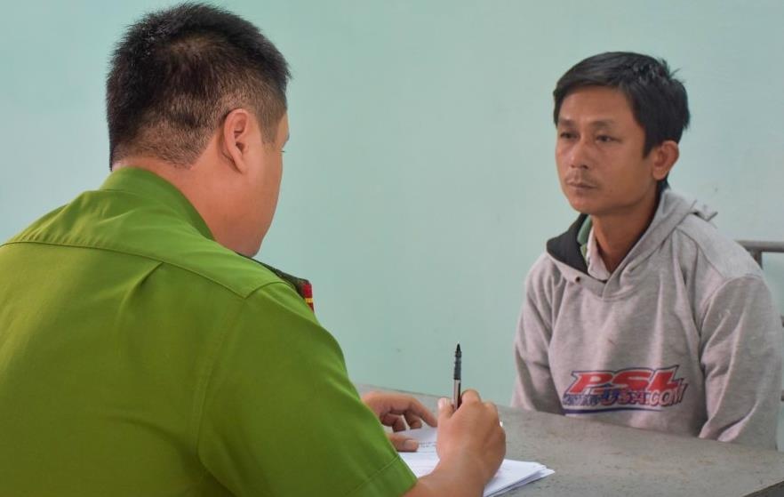 Ga hang xom bi dieu tra toi hiep dam be gai hinh anh