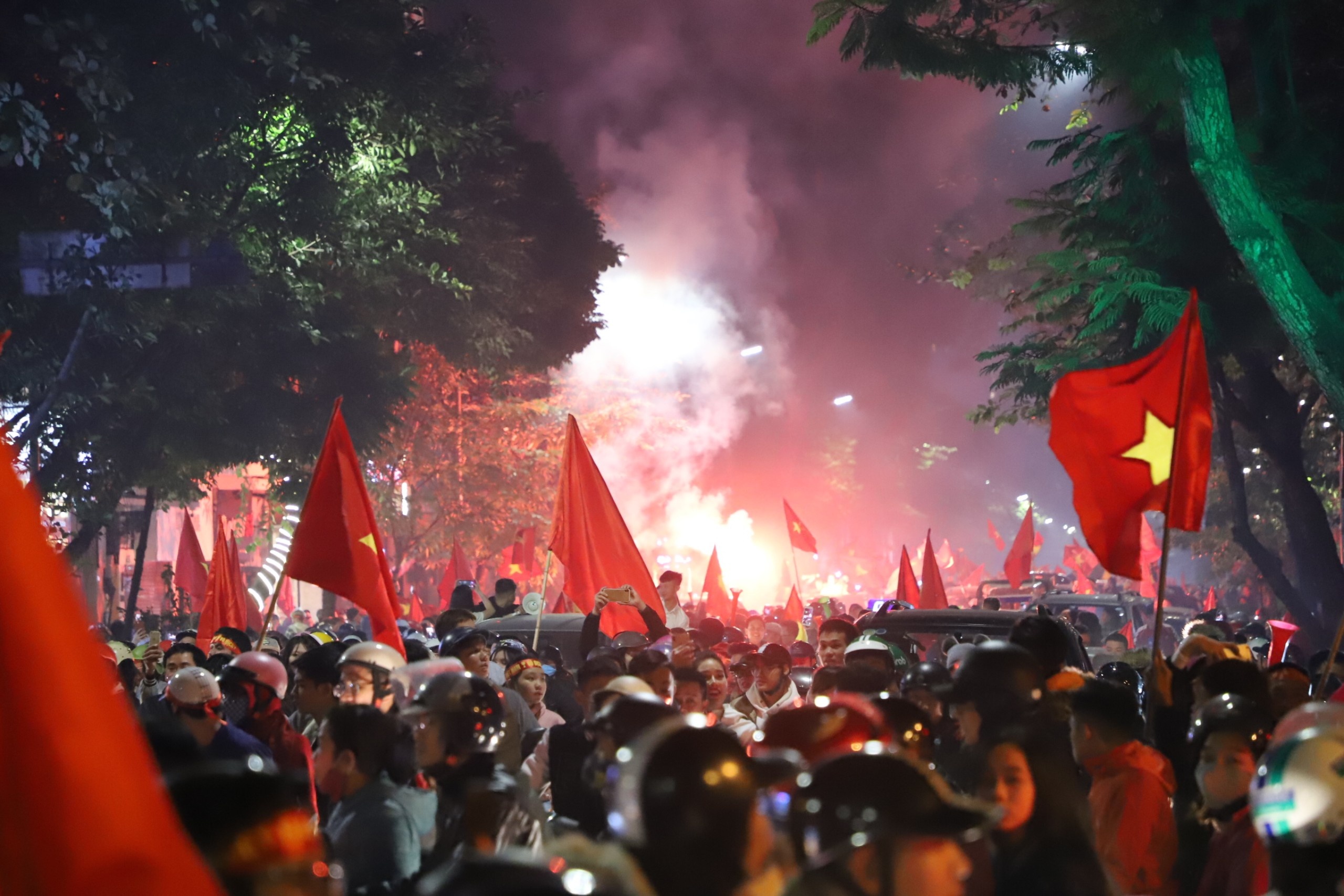 co vu bong da Viet Nam anh 4