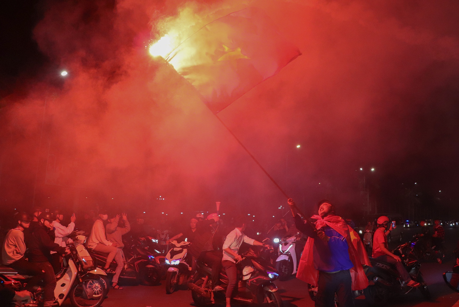 co vu bong da Viet Nam anh 6