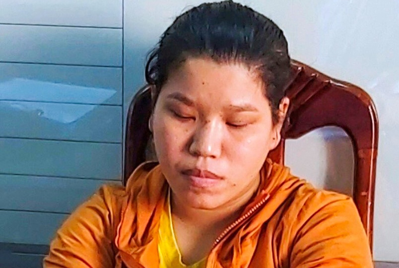 Con gai trom 24 chi vang cua cha cat trong kho lua hinh anh