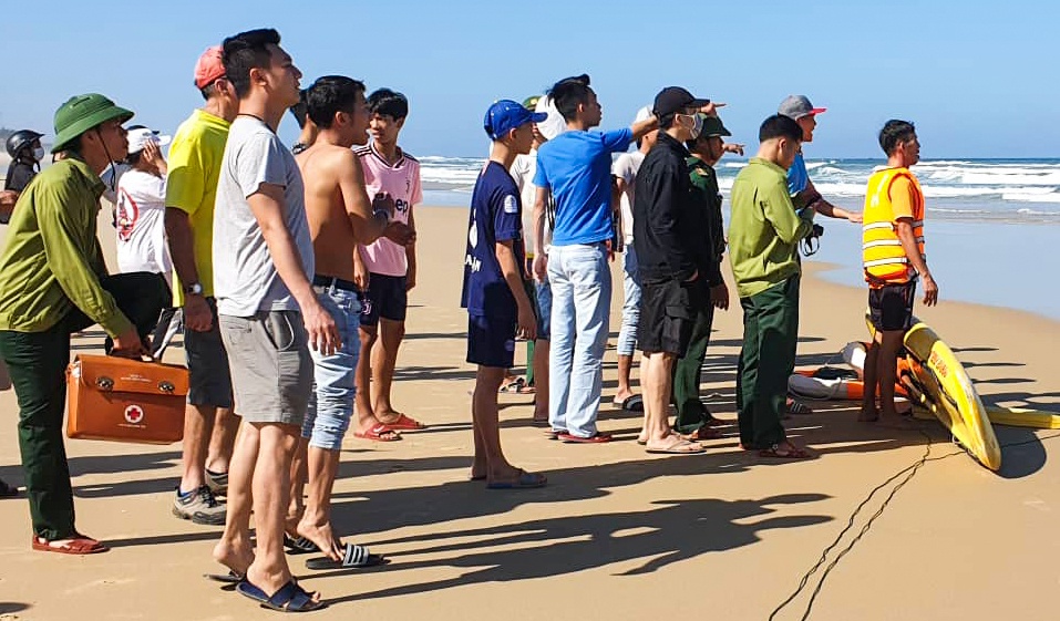 Du khach Anh mat tich khi tam bien o Quang Nam hinh anh