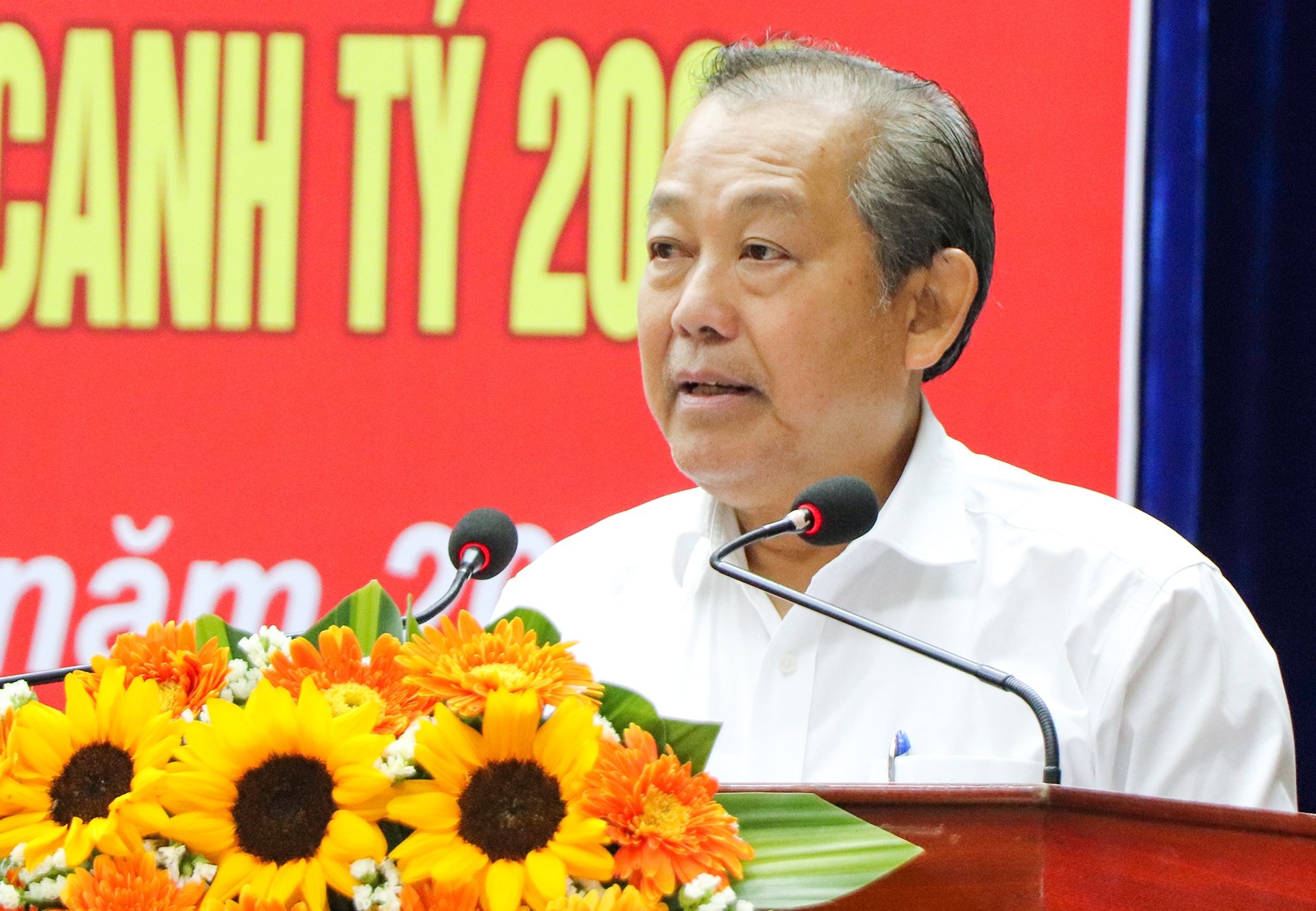 Pho thu tuong Truong Hoa Binh trao qua o Quang Nam anh 2