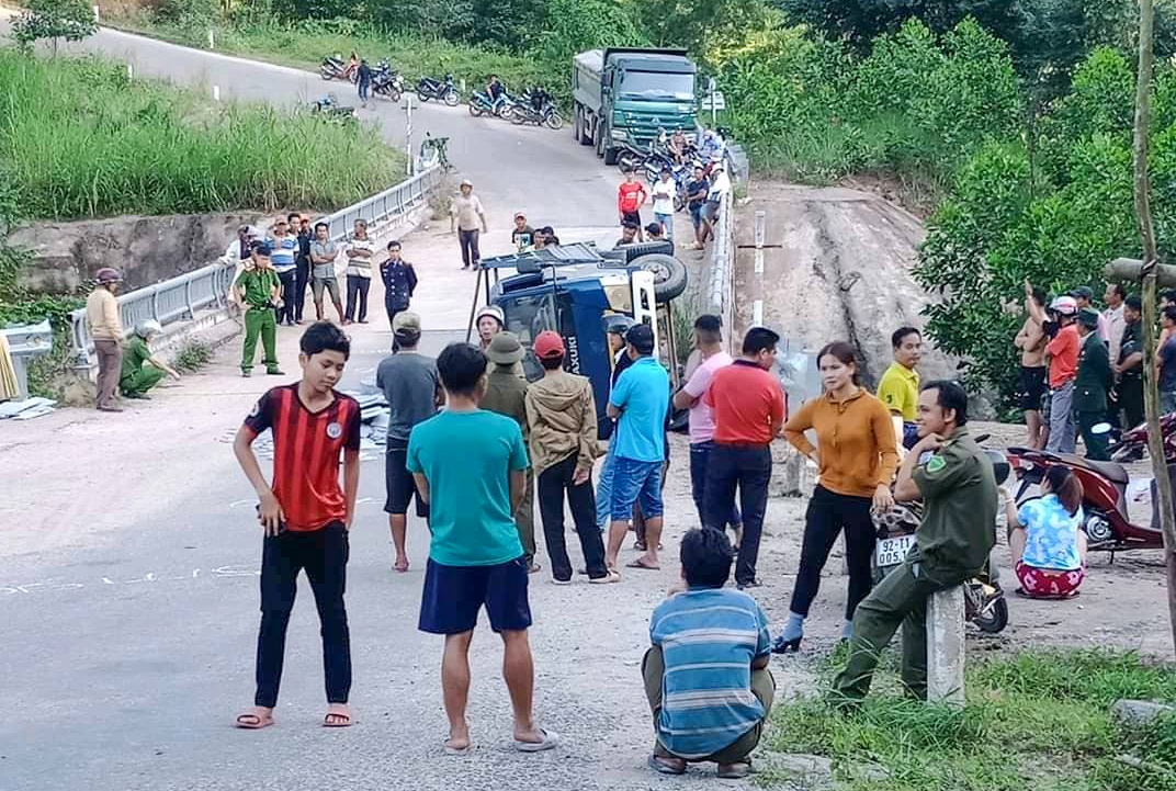 2 nguoi tu vong khi xe tai mat thang anh 1